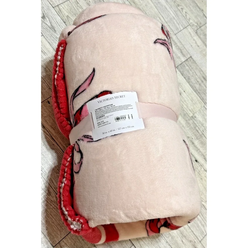 NWT Victoria's Secret Pink Blanket Candy Cane Bow Holiday 2025 Plush Throw 50x60